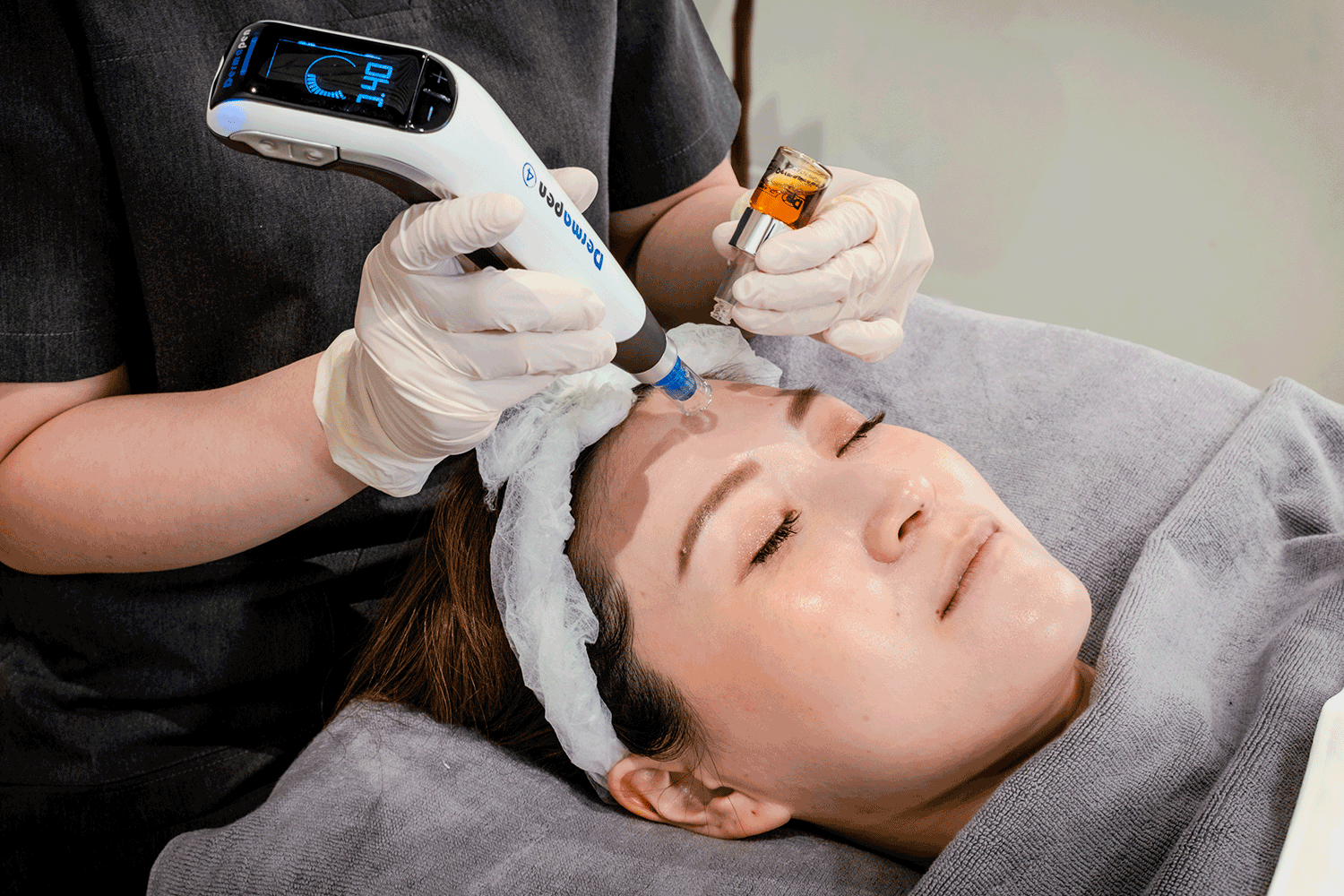 Image showing a client undergoing the Skin Repair Facial at Aurra.