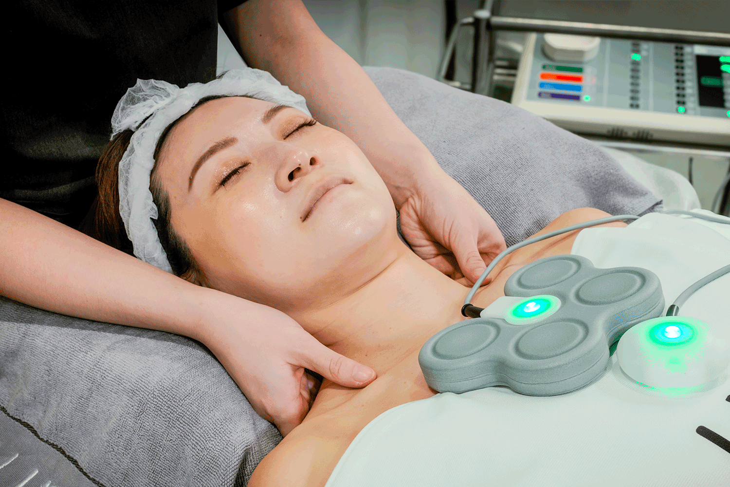 Image showing a client undergoing the Harmony Facial at Aurra.